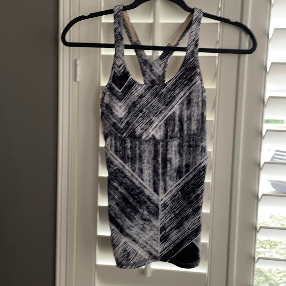 Lululemon black and white racer back top
